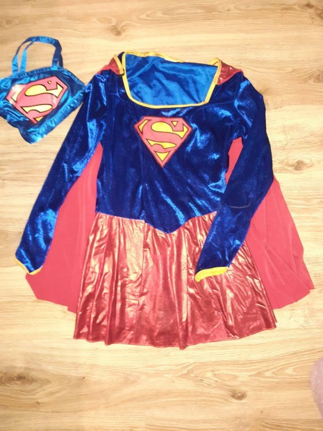 158-164-es super girl jelmez palásttal, táskával
