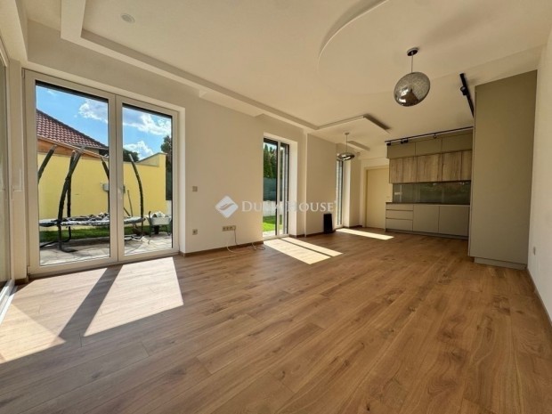 158 nm-es h�z elad� Veszpr�m