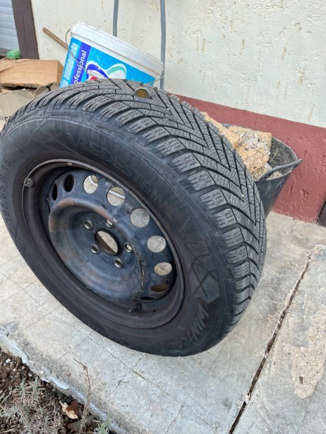 15 Toyota lemez felni t�li gumival