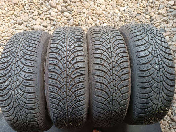 15" 185/60 R 15 újszerű téli gumi eladó!