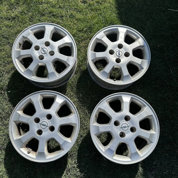 15" 4x100 6J ET49 Opel alufelni eladó! Gumival is!