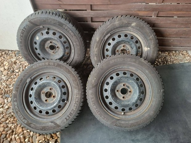 15" 4x100 Gyári KIA-Hyundai (Suzuki stb) felni téli gumi eladó