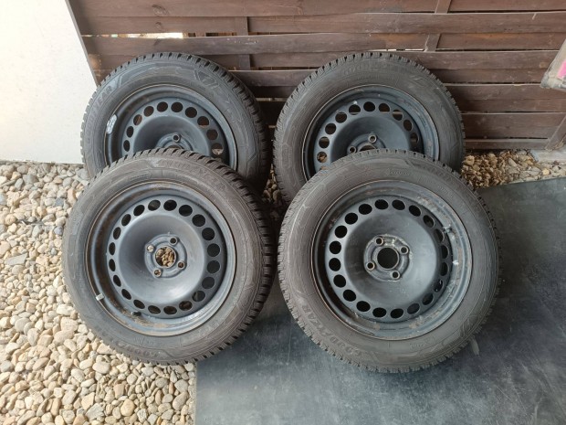 15" 4x100 Gyári Opel felni 185/60 R 15 újszerű téli gumival eladó!