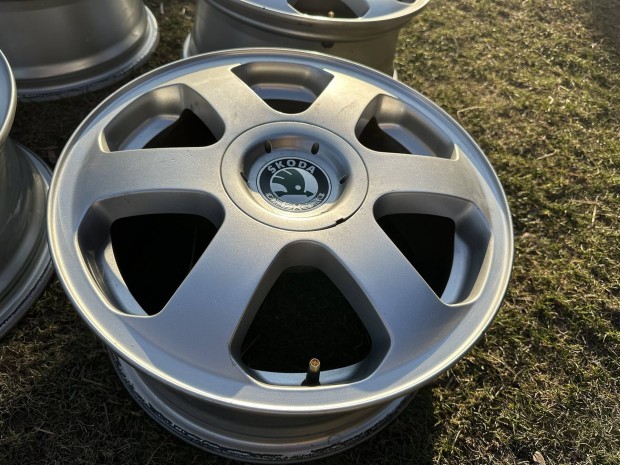 15" 5x100 Skoda alufelni szp hibtlan llapotban elad! Gumival is