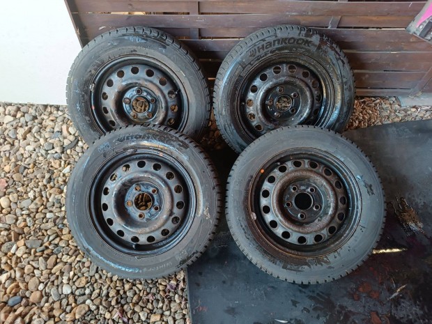 15" 5x114, 3 Kia/Hyundai felni téli gumival eladó!