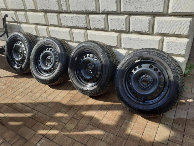 15" Acélfelni nyári gumikkal