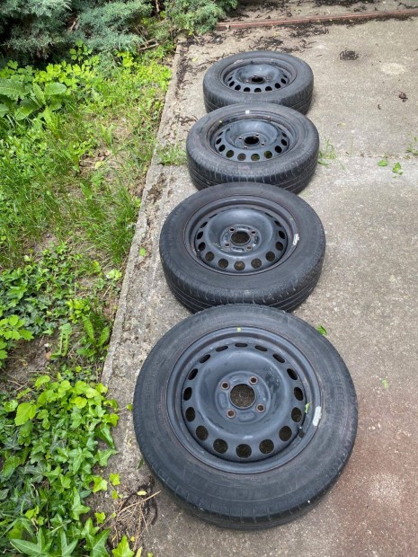 15" Gjx15H2 ET44 használt acélfelni Volvo S40-ről