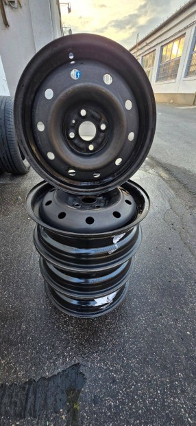 15" Suzuki ac�lfelni garnit�ra (4 db) J� �llapotban