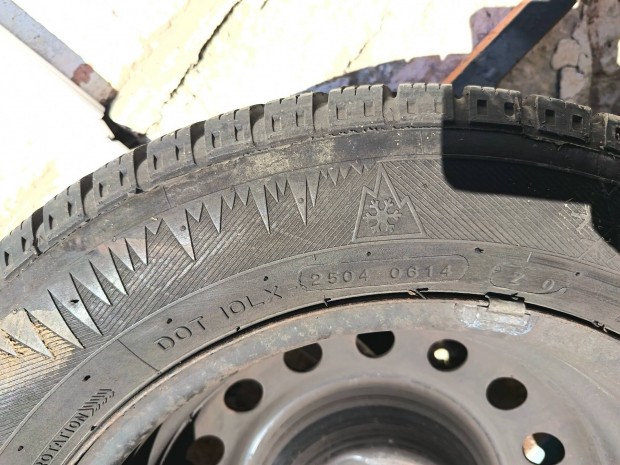 15" jszer llapotban lv Tligumi felnivel