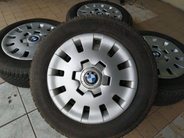 15" gyári 6,5Jx15 BMW E46 lemezfelni dísztárcsákkal eladó, téli gumi