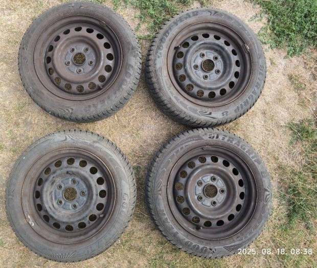 15" használt lemezfelni, rajta 185/60 használt Goodyear téli gumi