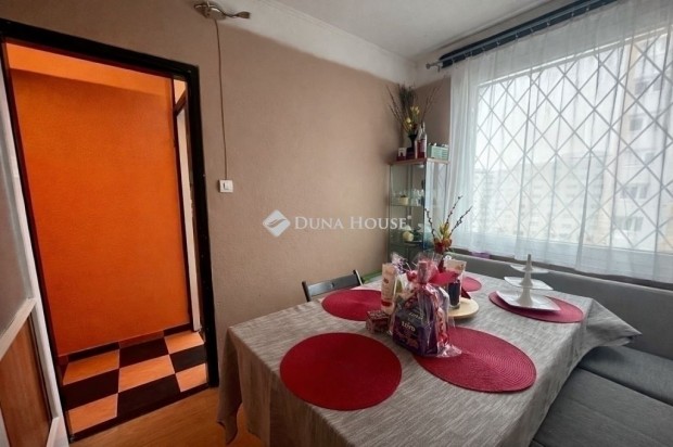 15. ker., Otthonos panellak�s a Zs�kav�r utc�ban