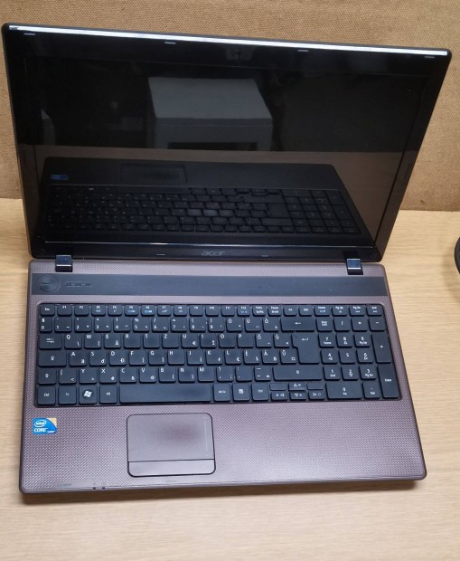 15" laptop Acer Aspire 5742 I3 4GB RAM