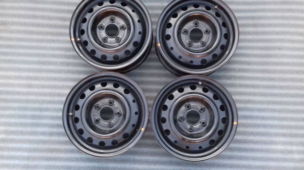 15 col 5x114,3 gyri Kia Hyundai lemezfelni + Tpms