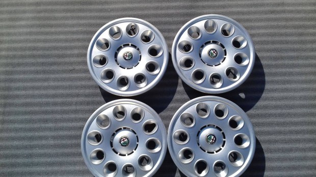 15 colos gyári Alfa Romeo dísztárcsa garnitúra