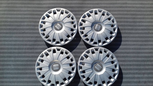 15 colos gyári Seat dísztárcsa garnitúra újszerű állapotban