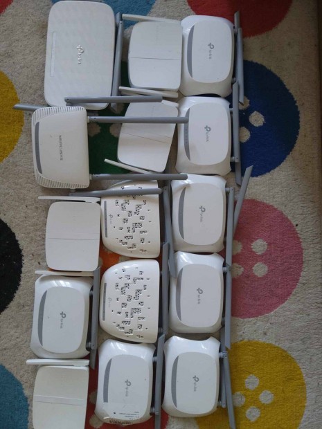 15 db működö router egyben táp nélkül eladó 2db tápot tudok adni hozzá