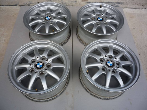 15-ös BMW gyári felnigarnitúra szép állapotban olcsón eladó!