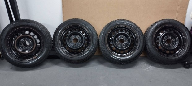 15-�s lemezfelni t�li gumikkal