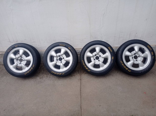 15-�s versenygumi elad�