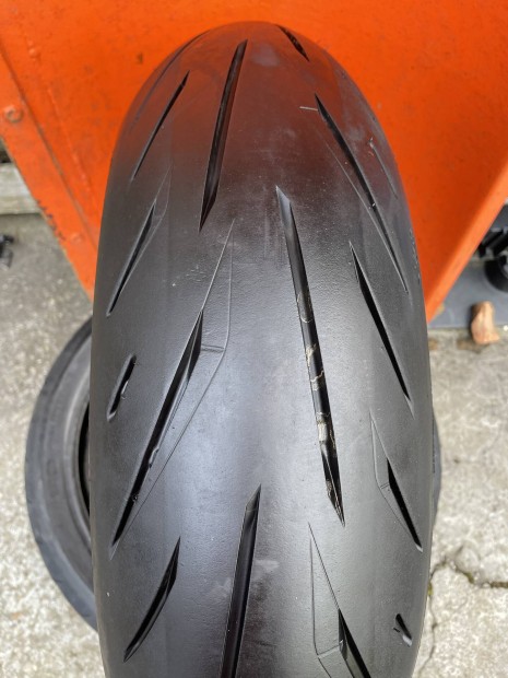 160/60 R17 jszer Bridgestone motorgumi fix 25eFt