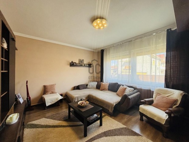 160 nm-es h�z elad� Cegl�d