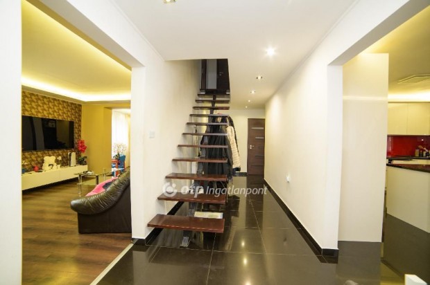 160 nm-es h�z elad� Cegl�d