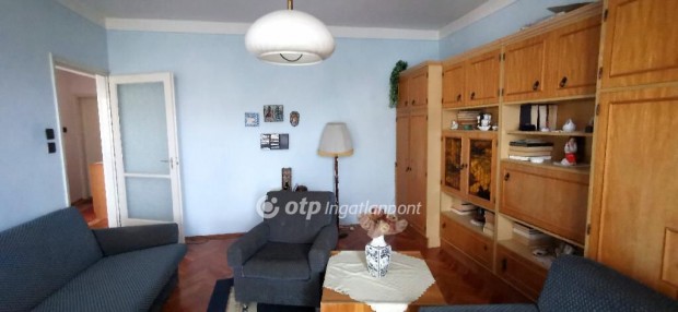 160 nm-es h�z elad� Csorna