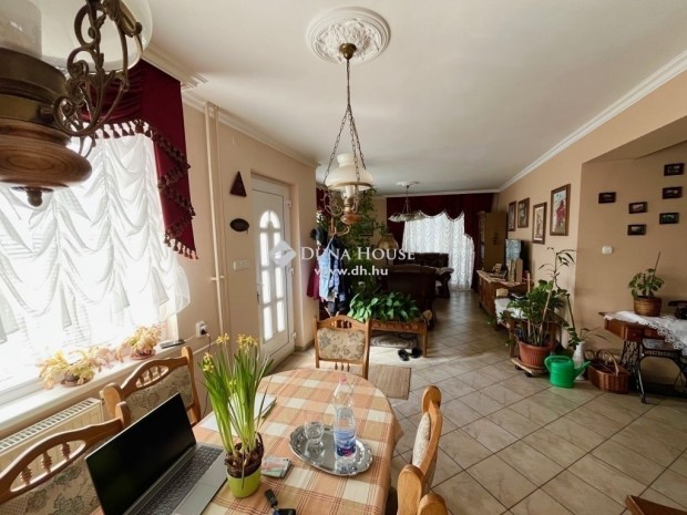 160 nm-es h�z elad� Duna�jv�ros