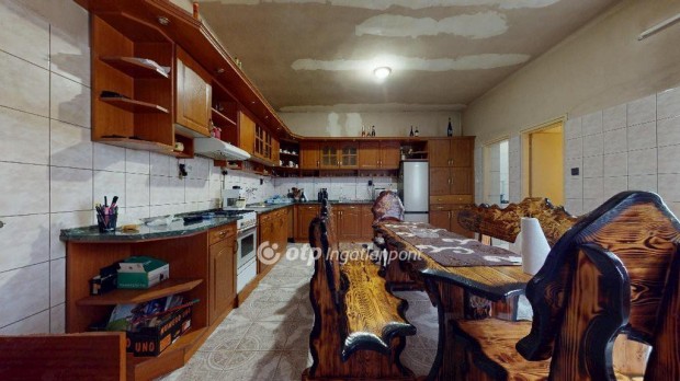 160 nm-es h�z elad� �rpatak