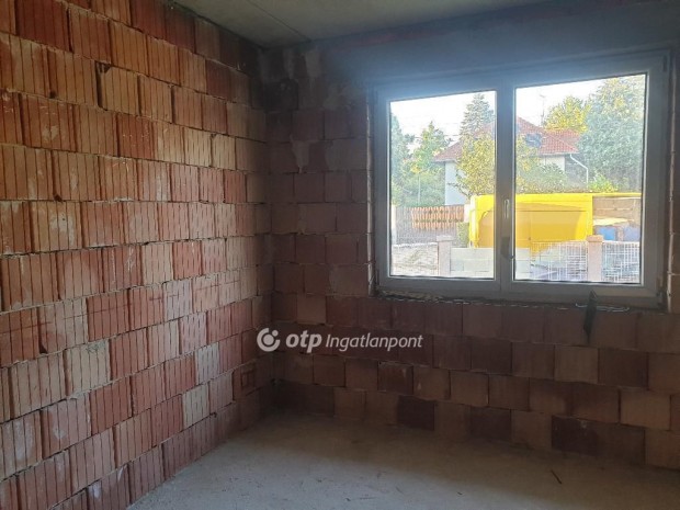 160 nm-es h�z elad� Kerepes