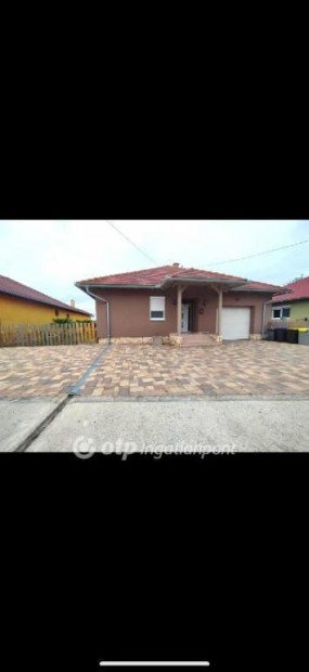 160 nm-es h�z elad� Moh�cs