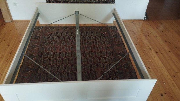 160x200 cm-es laminlt farost lemezes franciagy matraccal