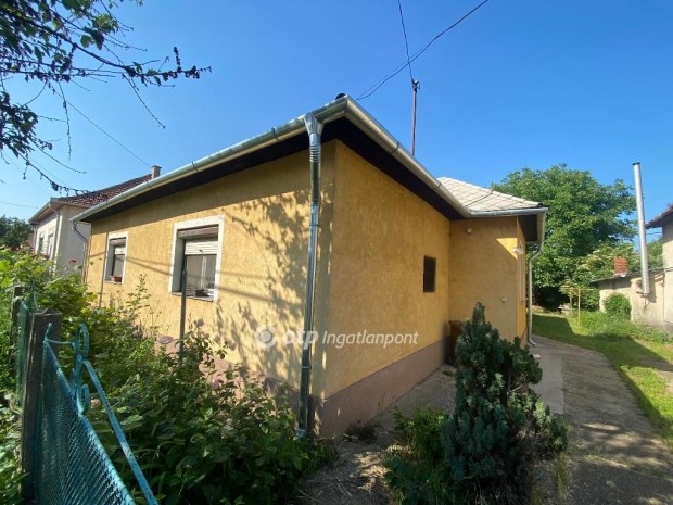 163 nm-es h�z elad� Tiszaf�red