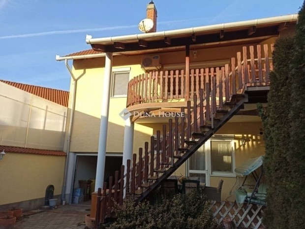 164 nm-es h�z elad� Szeged