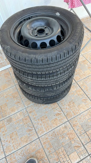 165/60 R15 Continental nyri gumik felnivel