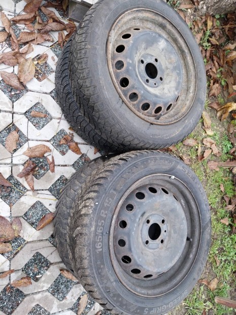 165/65 R15 tli gumi 2+2db Renault lemezfelnin