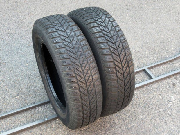 165/70R14 Debica Frigo olcsó idős téligumi pár 14" téli gumi