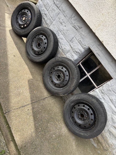 165/70 R14 Suzuki Swift (2006) lemezfelni+tligumi