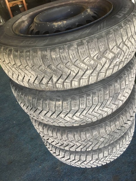 165/70 R14 ngy vszakos gumi + felni 