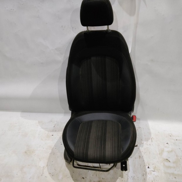 166431 Fiat Grande Punto 5 ajtós jobb első félbőr ülés, ülés