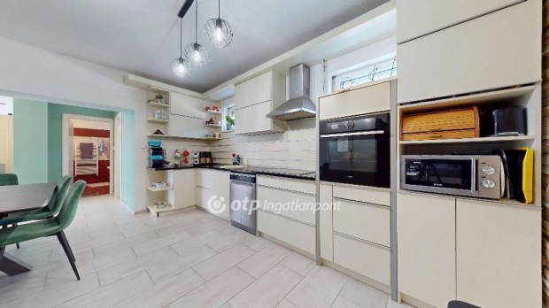 166 nm-es h�z elad� Ny�regyh�za