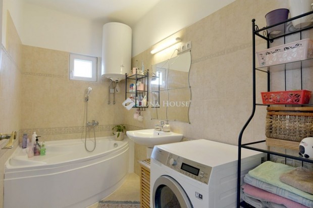 168 nm-es h�z elad� Szatymaz