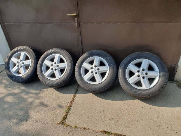 16 5x114,3 16" Gyári Nissan alufelni felni Dacia Renault stb 215/65