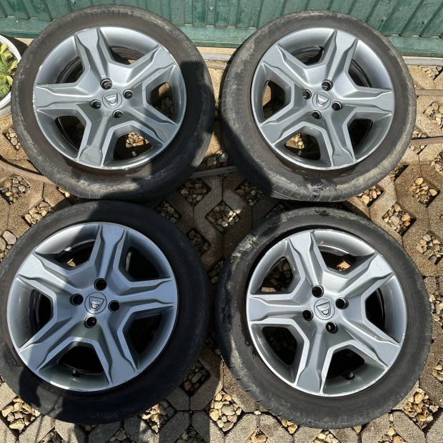 16" 4x100 6J ET40 Dacia struktúr lemezfelni, dísztárcsa, 195/55 R16
