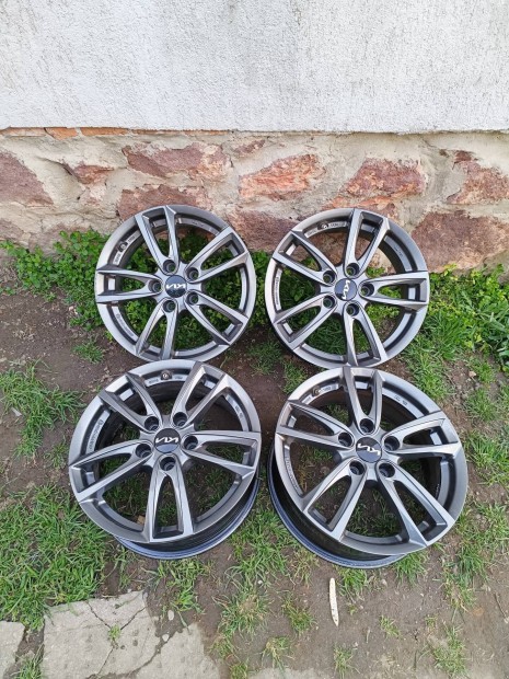 16 / 16" Gy�ri Kia / Hyundai antracit alufelni, szenzorok