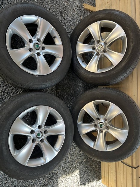 16" gyári Skoda Yeti alufelni nyári gumival