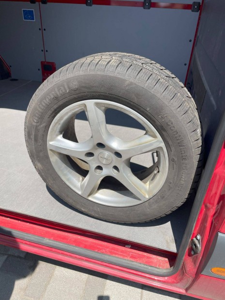 16" használt alufelni, rajta 225/55 használt Continental téli gumi