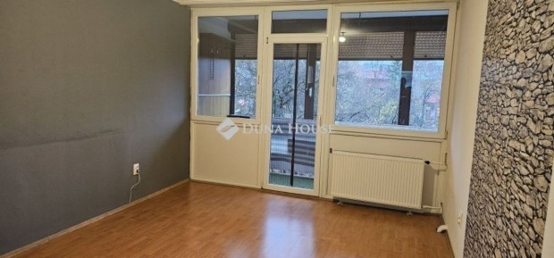 16. ker., M�ty�sf�ld�n 2 szob�s, erk�lyes lak�s