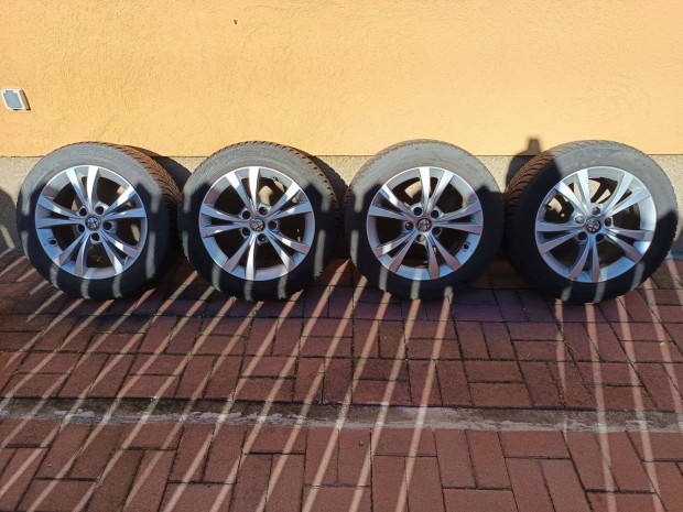 16"-os Alfa Romeo alufelni téli gumival